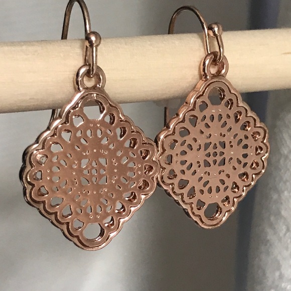 Jewelry - Rose gold lattice earrings